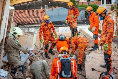 Sobem para seis os mortos do desabamento de prédio em Fortaleza