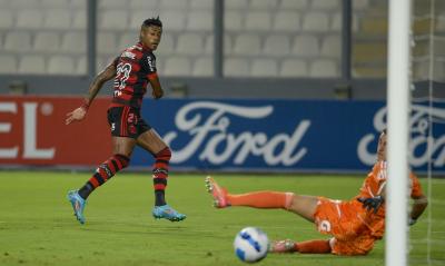 Libertadores: Flamengo vence Sporting Cristal por 2 a 0